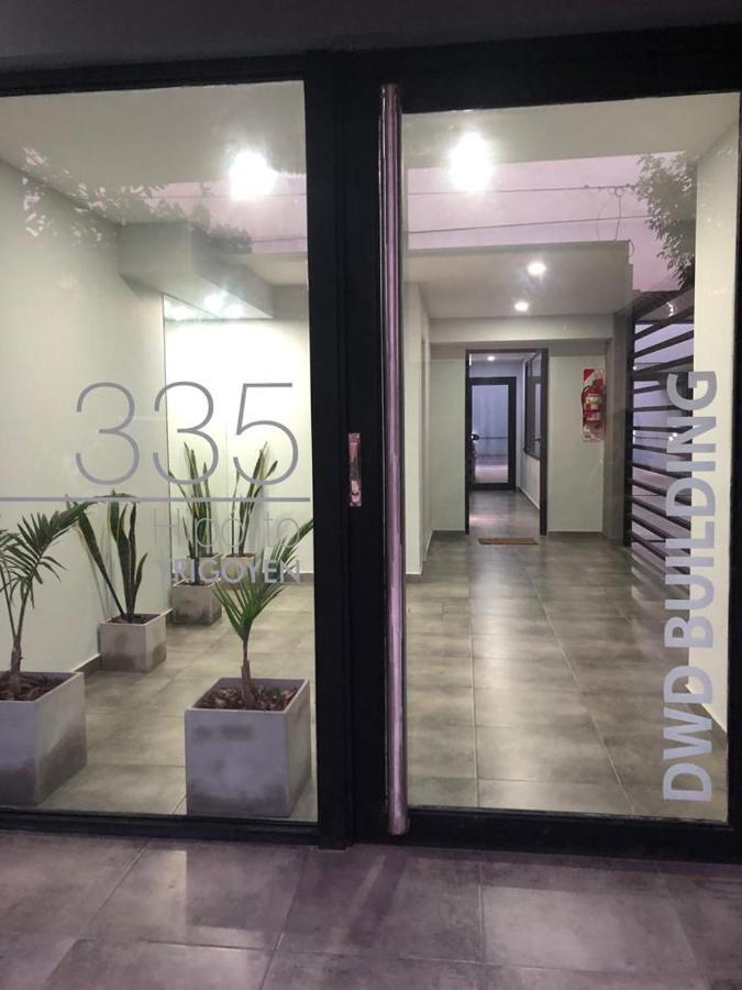 Departamento Hipólito Yrigoyen 335 *